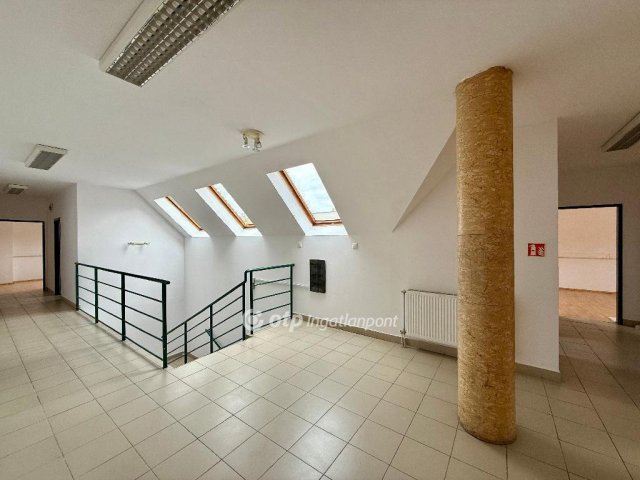 Eladó családi ház, Miskolcon 159 M Ft, 9+2 szobás