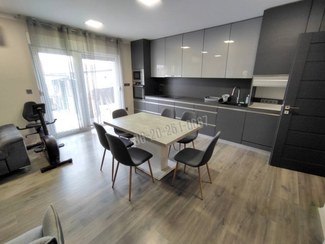 Eladó téglalakás, Mohácson 79 M Ft, 5 szobás