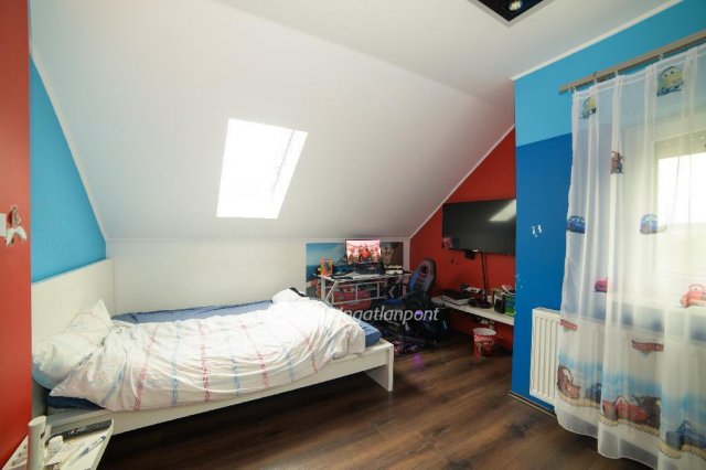 Eladó családi ház, Cegléden 86.9 M Ft, 4+1 szobás