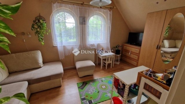 Eladó családi ház, Vecsésen 140.9 M Ft, 3 szobás