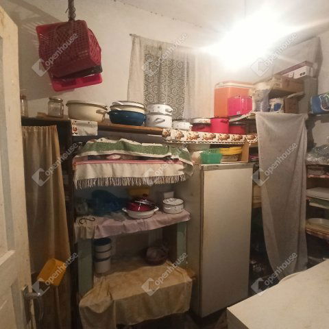 Eladó családi ház, Besenyszögön 24.9 M Ft, 2 szobás