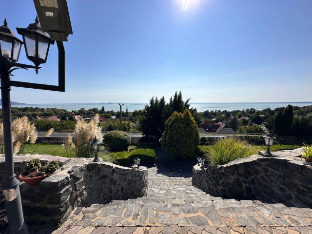 Eladó családi ház, Balatongyörökön 980 M Ft, 10+2 szobás