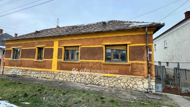 Eladó családi ház, Pápán 34.9 M Ft, 2+1 szobás