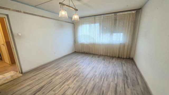 Eladó panellakás, Baján 29.99 M Ft, 2 szobás