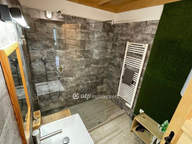 Eladó téglalakás, Budapesten, VI. kerületben 84.99 M Ft