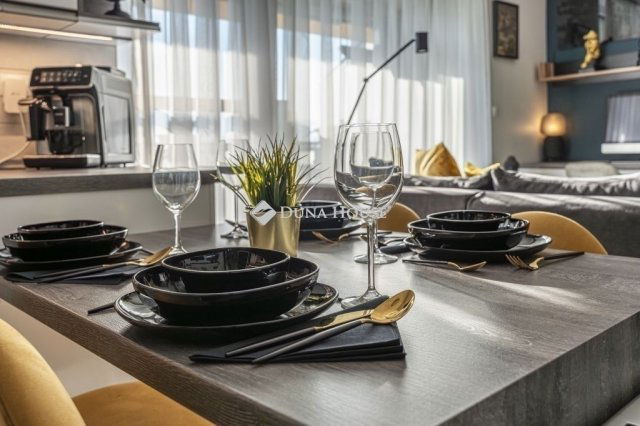 Eladó téglalakás, Székesfehérvárott 89 M Ft, 3 szobás