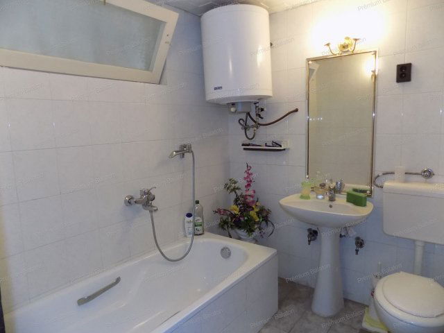 Eladó téglalakás, Sárváron 25.99 M Ft, 2 szobás