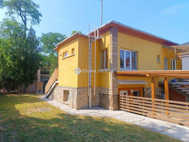Eladó családi ház, Budapesten, X. kerületben, Mádi utcában