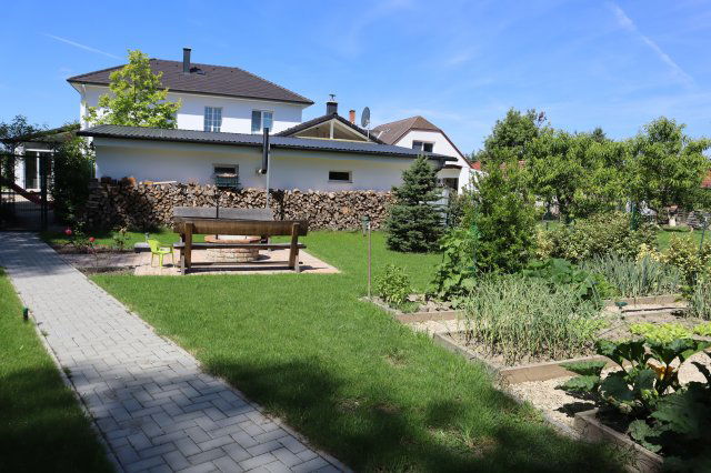 Eladó családi ház, Héderváron 247 M Ft, 3 szobás