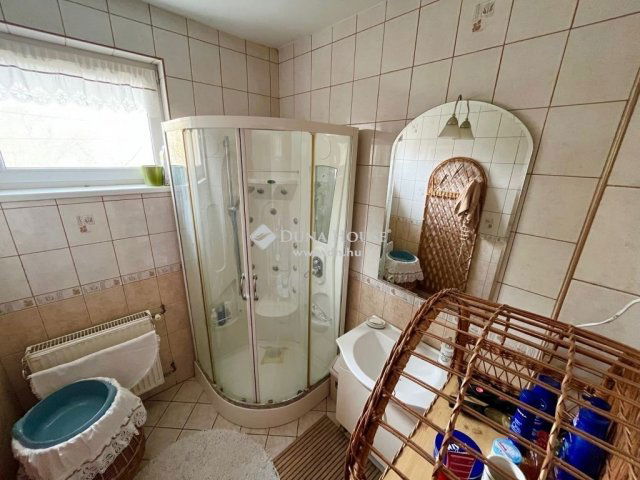 Eladó családi ház, Dunaújvárosban 89.9 M Ft, 5 szobás