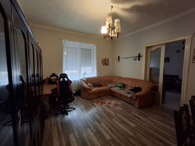 Eladó ikerház, Szolnokon 32.9 M Ft, 2 szobás