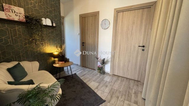 Eladó téglalakás, Zircen 54.5 M Ft, 2 szobás