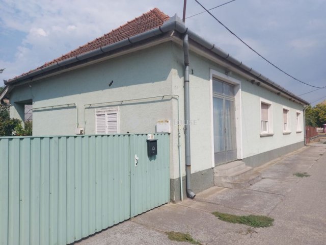 Eladó családi ház, Izsákon 52.2 M Ft, 3 szobás