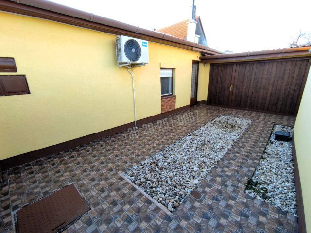 Eladó családi ház, Mohácson 10 M Ft, 1 szobás