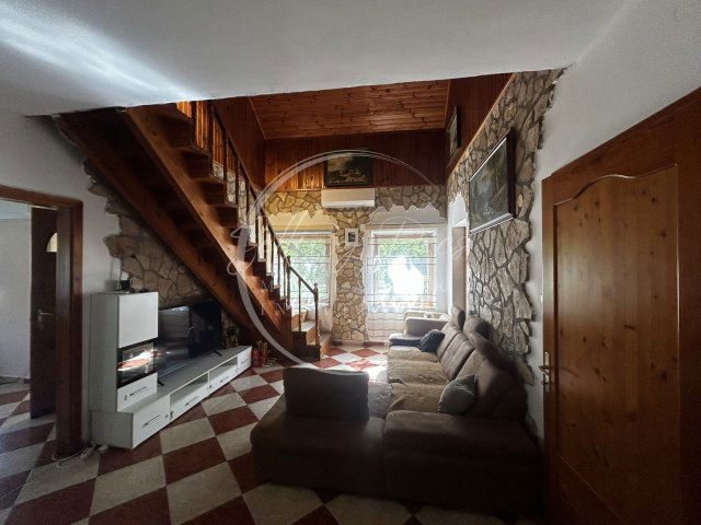 Eladó családi ház, Pécsett 65 M Ft, 5 szobás