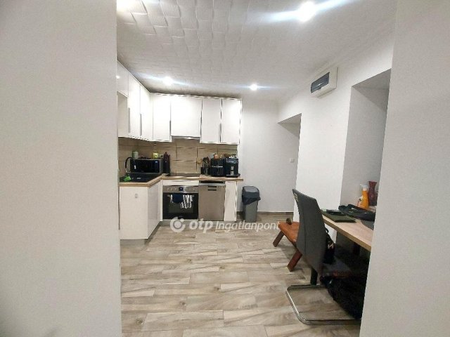 Eladó sorház, Nagykőrösön 35 M Ft, 2 szobás