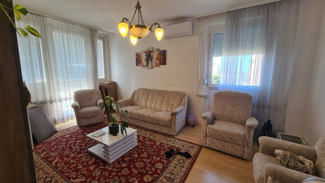 Kiadó panellakás, albérlet, Pécsett 230 E Ft / hó, 3 szobás