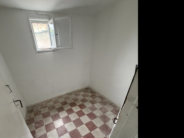 Eladó családi ház, Szigetváron 16.2 M Ft, 2 szobás