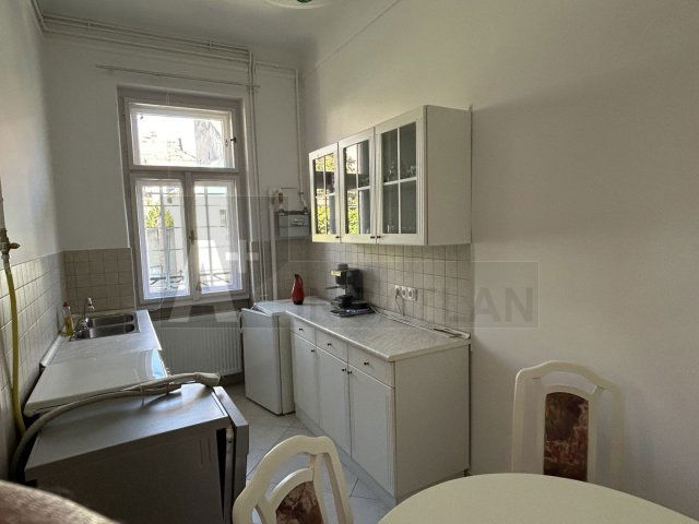 Kiadó iroda, Szegeden 250 E Ft / hó, 3 szobás