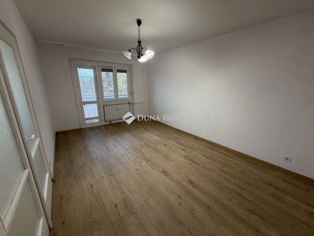 Eladó panellakás, Budapesten, III. kerületben 64.9 M Ft