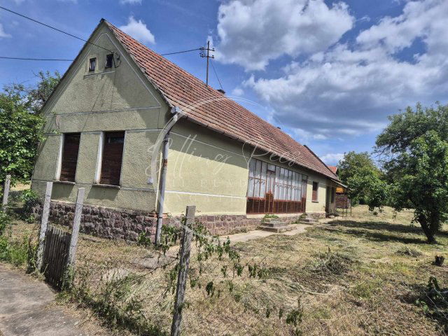 Eladó családi ház, Somogyhárságyon 13 M Ft, 4 szobás