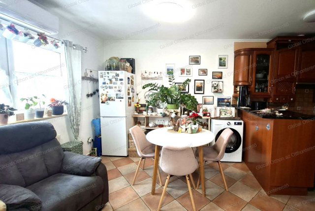 Eladó téglalakás, Mosonmagyaróváron 55.5 M Ft, 1+2 szobás