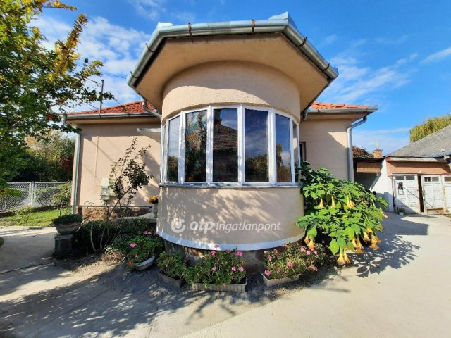 Eladó családi ház, Siófokon 79 M Ft, 2 szobás