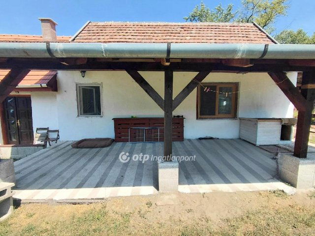 Eladó családi ház, Apcon 15.5 M Ft, 2 szobás