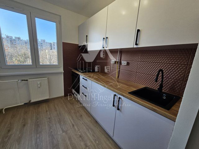 Eladó panellakás, Szolnokon 32.5 M Ft, 1+1 szobás