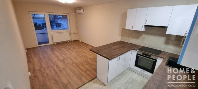 Eladó téglalakás, Szegeden 54 M Ft, 2+1 szobás