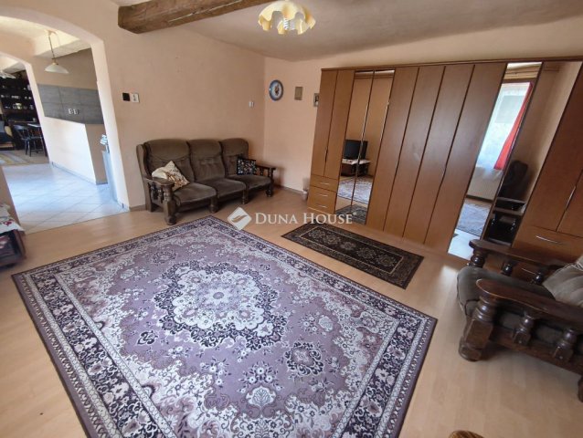 Eladó családi ház, Olaszon 34.99 M Ft, 7 szobás