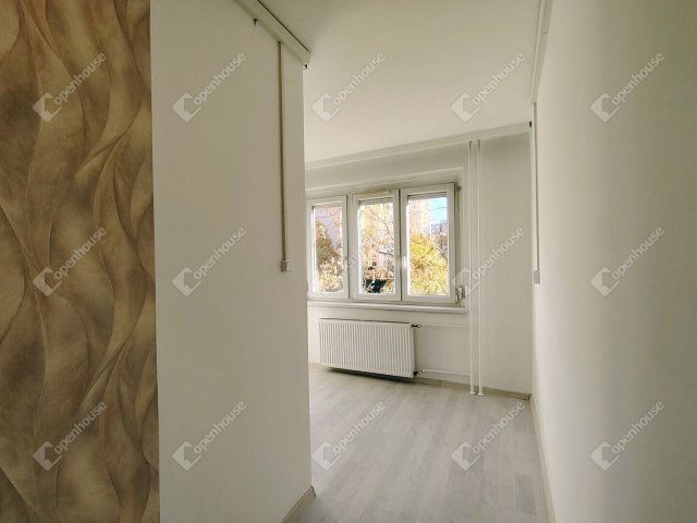 Eladó panellakás, Székesfehérvárott 39.95 M Ft, 1 szobás