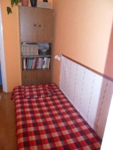 Kiadó panellakás, albérlet, Pécsett 80 E Ft / hó, 1 szobás
