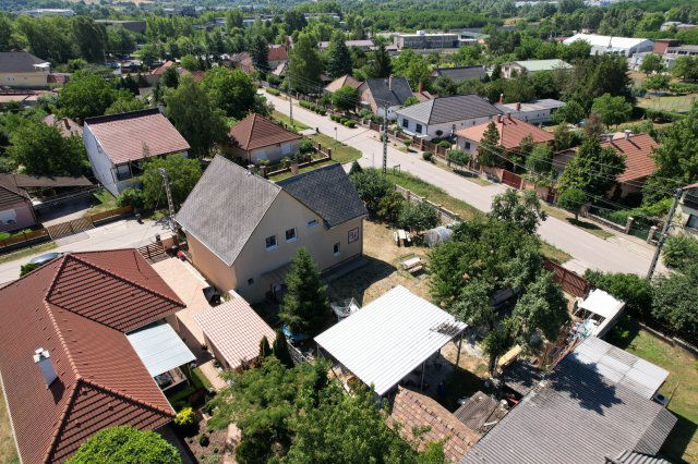 Eladó családi ház, Oroszlányban 86.9 M Ft, 5 szobás