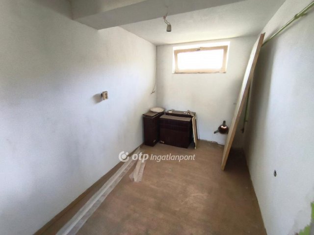 Eladó családi ház, Kondoroson 7.5 M Ft, 2+2 szobás
