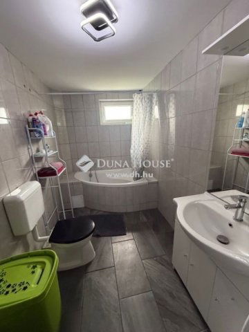 Eladó családi ház, Siklóson 50 M Ft, 5 szobás