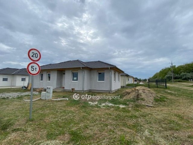 Eladó családi ház, Kecskeméten 90 M Ft, 4 szobás