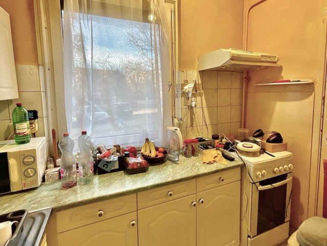 Eladó panellakás, Szegeden 24.8 M Ft, 1+2 szobás