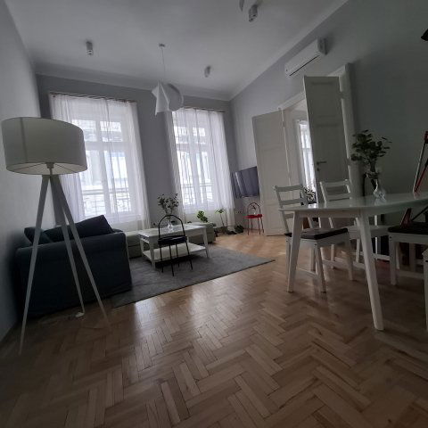 Kiadó téglalakás, albérlet, V. kerületben, Váci utcában