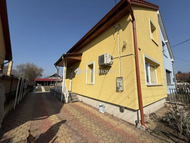 Eladó családi ház, Felsőpakonyban 79.8 M Ft, 4 szobás