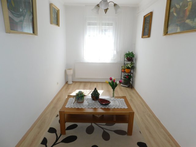 Eladó panellakás, Hévízen 69 M Ft, 3 szobás