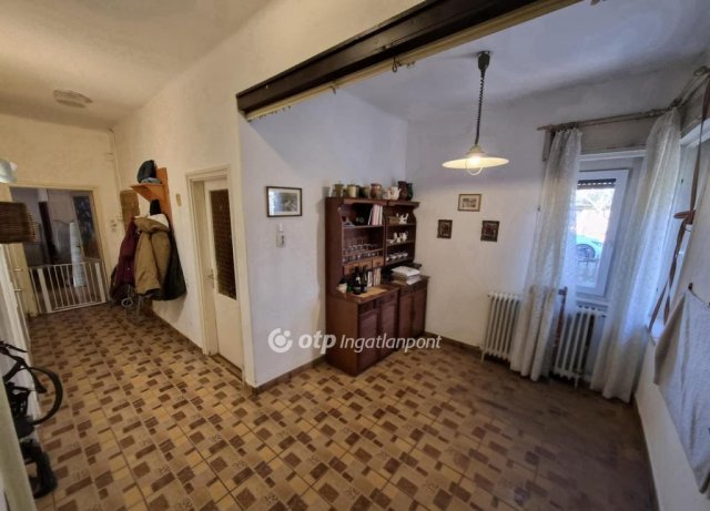 Eladó családi ház, Ercsiben 60.9 M Ft, 4 szobás