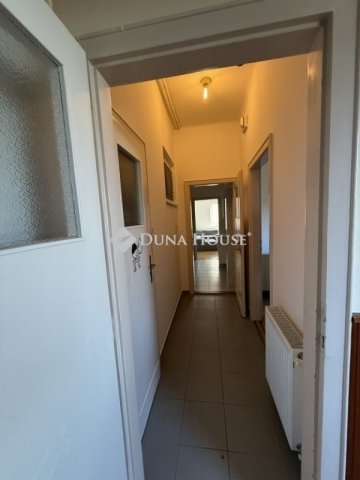 Eladó téglalakás, Pécsett 79.9 M Ft, 3 szobás