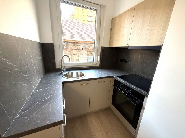 Eladó téglalakás, VIII. kerületben, Nagy Templom utcában