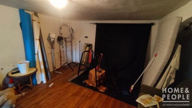 Eladó üzlethelyiség, Szegeden 10.999 M Ft, 1 szobás