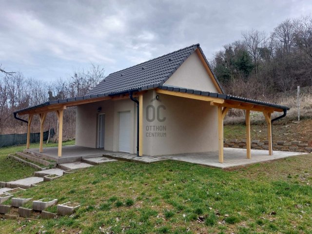 Eladó családi ház, Szekszárdon 24.5 M Ft, 1 szobás