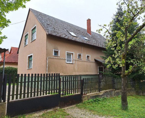 Eladó családi ház, Hévízen 110 M Ft, 8 szobás