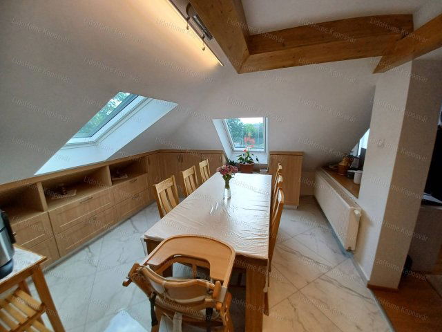 Eladó téglalakás, Szekszárdon 49.8 M Ft, 6 szobás