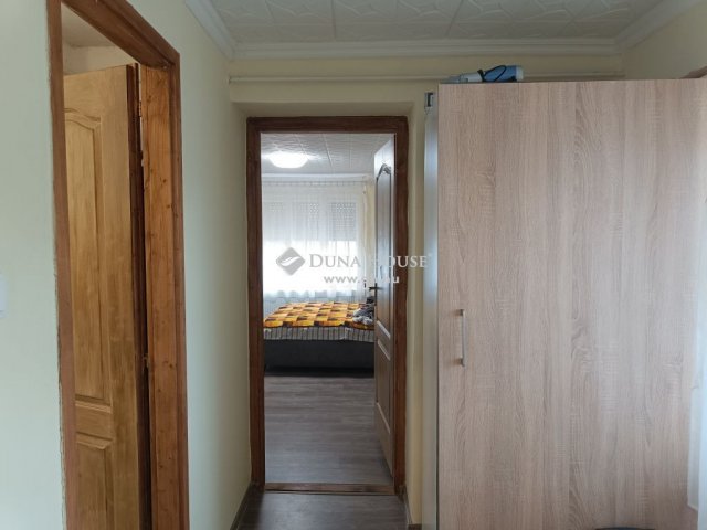 Eladó családi ház, Szentlőrinckátán 25 M Ft, 3 szobás