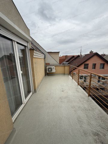 Eladó téglalakás, Szolnokon 66 M Ft, 3 szobás